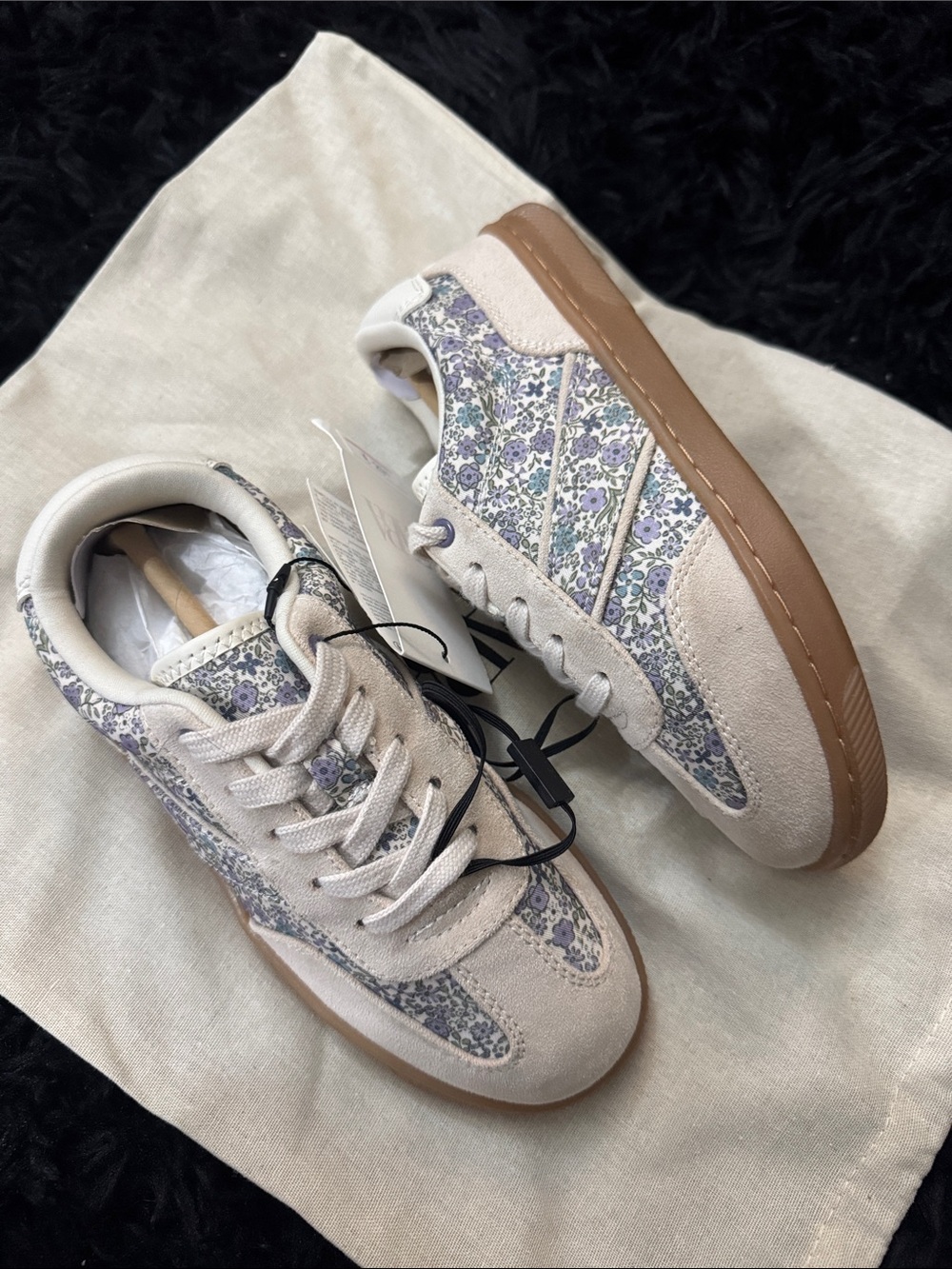 Women's Floral Accent Casual Sneakers in Beige and Tan